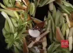 西芹炒香干的做法图解3