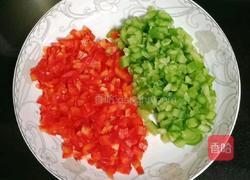 彩椒蛋炒饭便当的做法图解1