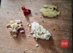 电饭锅焖鸡的做法图解4