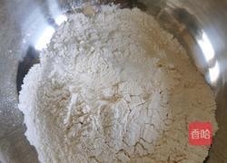 猪肉土豆包子的做法图解1