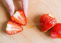 草莓奥利奥酸奶的做法图解1