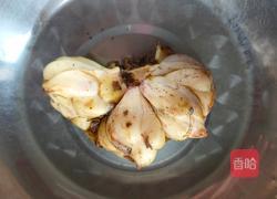 百合拌木耳的做法图解3