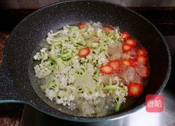 银耳炒菜花的做法图解6