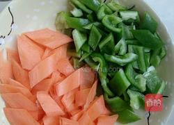 胡萝卜炒杏鲍菇的做法图解2