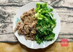 Illustration of how to make mutton steamed bun bento in the office 10