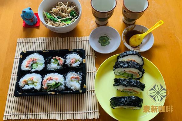 日式荞麦冷面与芝士寿司爱心便当