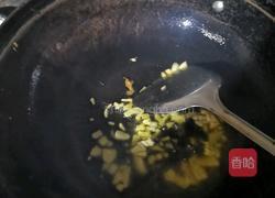 手撕包菜炒腊肉的做法图解5