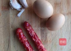 腊肠炒鸡蛋的做法图解1