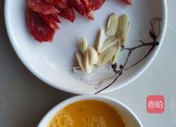 腊肠炒鸡蛋的做法图解2