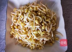 猪头肉炒黄豆芽的做法图解1