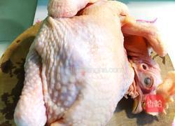 一只鸡吃法之一（鸡汤加➕炒鸡骨架）的做法图解1