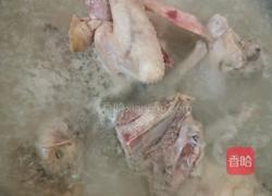 花旗参炖乳鸽汤的做法图解1