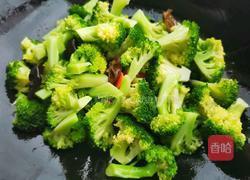 西兰花木耳炒火腿的做法图解8