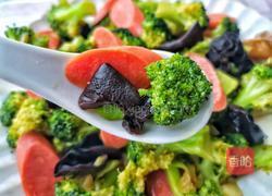 西兰花木耳炒火腿的做法图解14