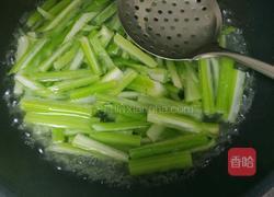 地道的东北特色快手菜芹菜炒粉的做法图解5