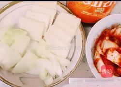 炖韩式辣白菜的做法图解1