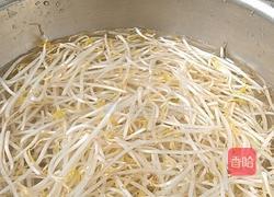 清炒豆芽便当的做法图解1