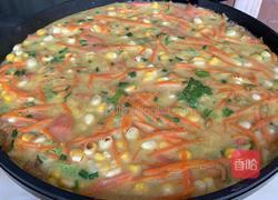 玉米胡萝卜虾米鸡蛋火腿烙饼的做法图解4
