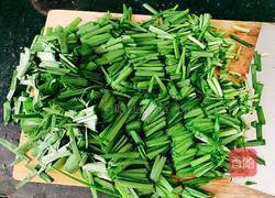 韭菜炒南美白对虾的做法图解6