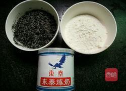 奶香黑芝麻面粉饼的做法图解1
