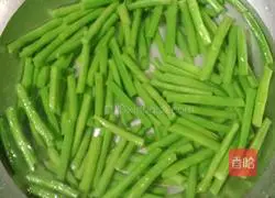 Beef and Beans Bento Recipe Illustration 5