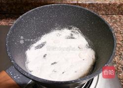 焦糖菠萝反转蛋糕的做法图解2