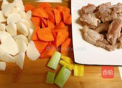 排骨山药胡萝卜汤的做法图解2