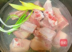 排骨山藥胡蘿卜湯的做法圖解3