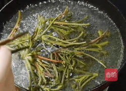 酥嫩喷香,香椿烘蛋的做法图解3