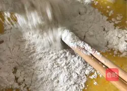 Illustration of how to make custard buns 9