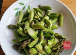 蒜香芦笋牛肉粒的做法图解2