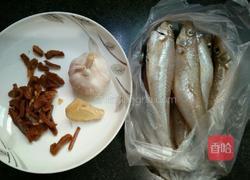 萝卜干蒸沙尖鱼的做法图解1