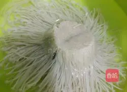 Illustration of how to grill enoki mushrooms 1