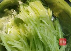 凉拌莴笋丝的做法图解2