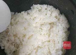 比店里都好吃的超满足元气满满金枪鱼饭团的做法图解1