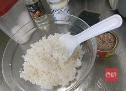 比店里都好吃的超满足元气满满金枪鱼饭团的做法图解3