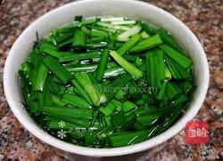 韭菜炒豆腐的做法图解2