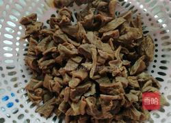 小辣椒炒萝卜干的做法图解2