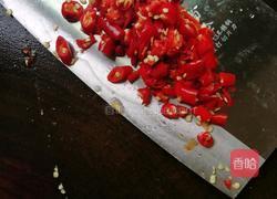 小辣椒炒萝卜干的做法图解3