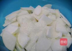一年四季必吃的开胃小菜腌萝卜的做法图解2