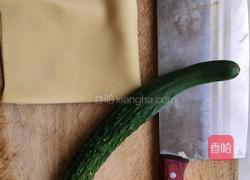 豆腐丝凉拌黄瓜的做法图解1