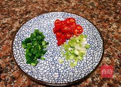 牛肉酱焖鲫鱼的做法图解2