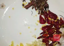 Illustration of how to make spicy lotus root diced 2