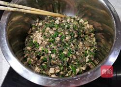 豆腐粉条韭菜包子的做法图解2