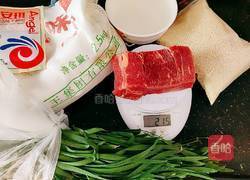 牛腩韭菜包子的做法图解2