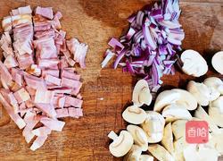 意大利培根蘑菇奶油面的做法图解1