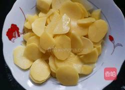 土豆火腿虾仁饼的做法图解1