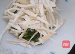 手撕青椒杏鲍菇面的做法图解1