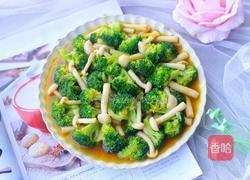 西兰花炒菌菇的做法图解12