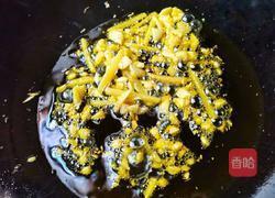 西兰花炒菌菇的做法图解6